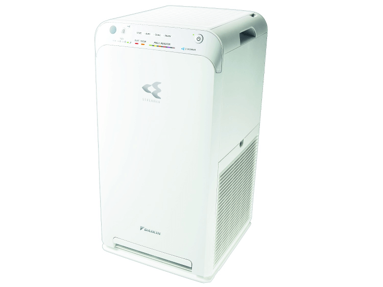 Daikin luftrenser Daikin luftrensere opprettholder vårt løfte om å gi et renere og sunnere inneklima i boliger, kontor og offentlige rom. I dagens godt isolerte hus inneholder luften vi puster inn et et stort antall små skadelige luftbårne substanser. Det